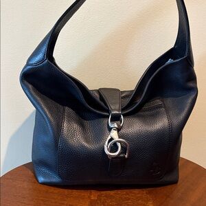 Dooney & Bourke Vintage shoulder bag leather  black  Silvertone clip front style